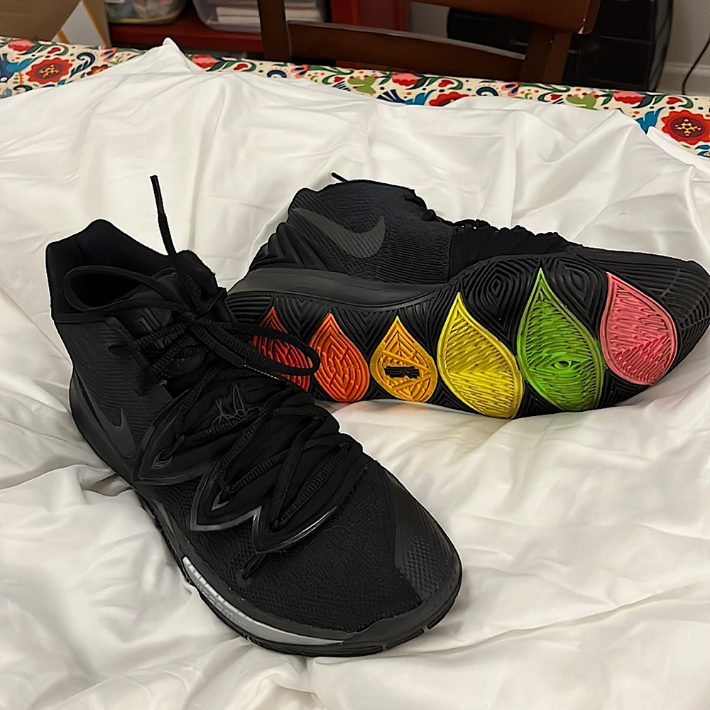 Nike Kyrie 5 Rainbow Sole Triple Black Men’s sneakers